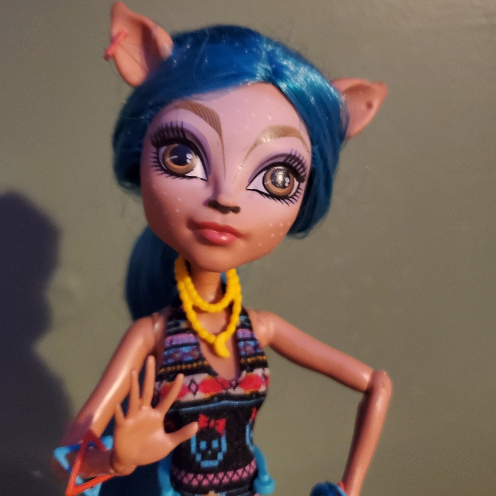 Monster High Doll Isi dancer